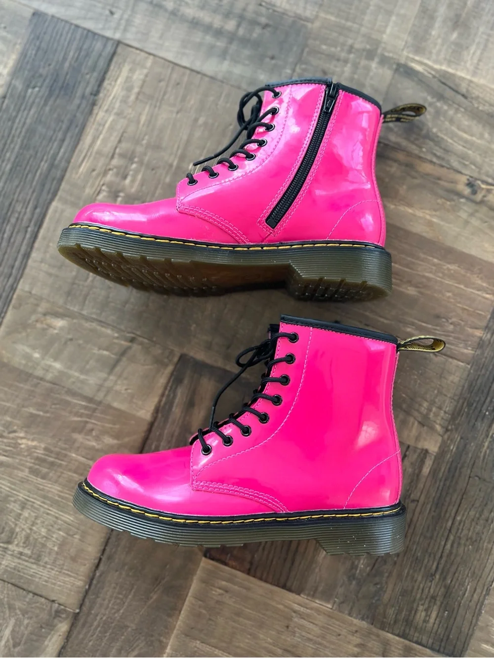 NWOT Dr. Martens 1460 J Girls Hot Pink Patent Lace-Up Boots Shoes Sz 4